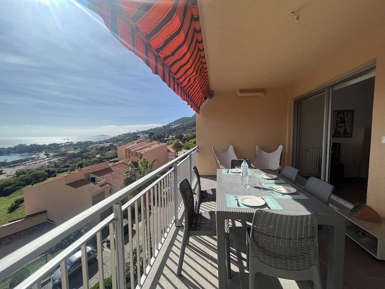 Appartement entier, Charmant studio, climatisé, plages à 350m, grande terrasse in Ajaccio, Région d'Ajaccio