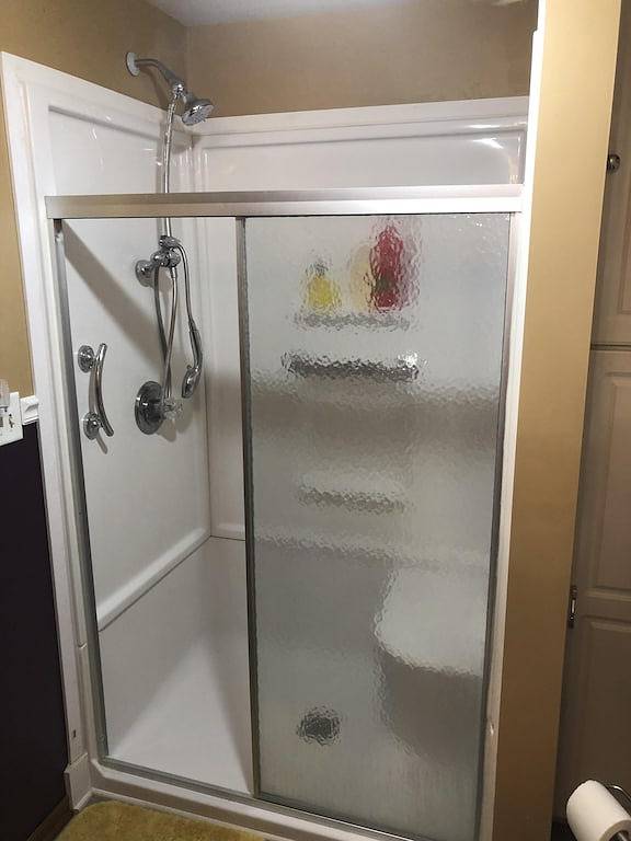 Ganze Wohnung, Private Lower Level Apt., Tierfreundlich !! in LaSalle County