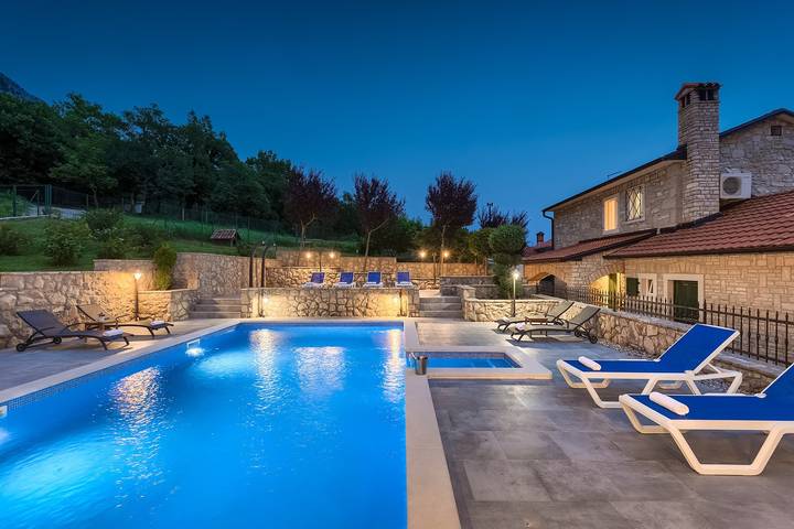 Ferienhaus für 10 Personen, mit Pool und Garten