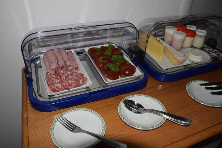 Location de vacances pour 2 personnes, avec terrasse ainsi que piscine et jardin à Velleron - 3