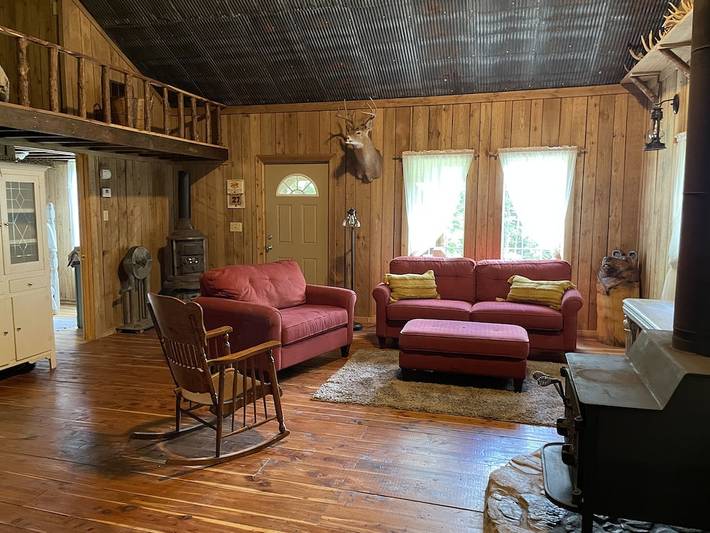 Log cabin for 8 people, with yard in Hoosier National Forest