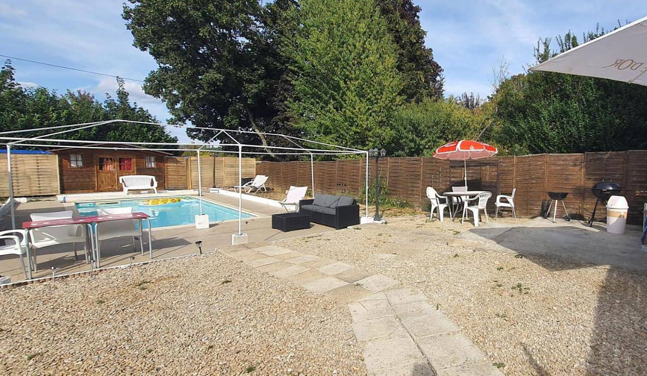 Appartement entier, Paisible T2 avec Piscine en option in La Ferté-Gaucher, Seine-et-Marne
