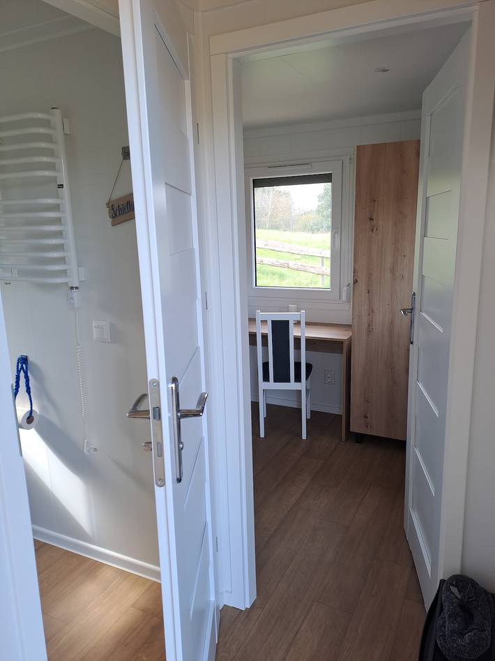 Hel semesterlägenhet, Tiny Home 'Haus Hecht' with Lake View, Wi-Fi, and Air Conditioning in Lohmen, Mecklenburgska sjöarna