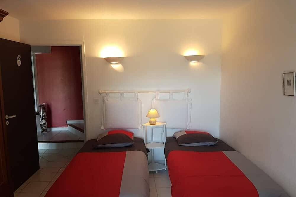 Villa, (14 p), panoramic view of the hills. Large infinity pool. in Le Plan-de-la-Tour, Draguignan region