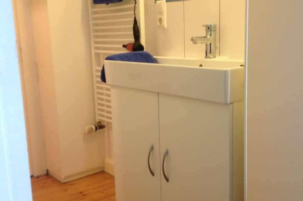 Apartamento inteiro, Top! Apartamento \"Base\" no piso térreo para até quatro pessoas in Hamburg-Nord, Hamburgo