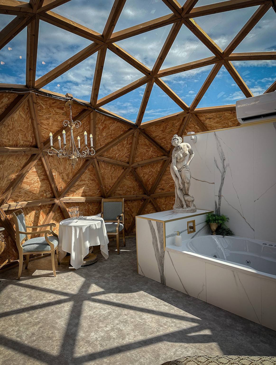 Entire apartment, Apartment 'Suite Atrium Bubble' with Private Terrace, Wi-Fi and Air Conditioning in Canyelles (Barcelona), Garraf