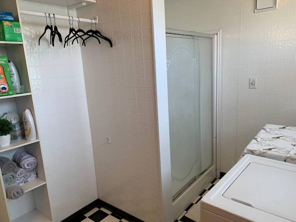 4Br Unl East Campus Historic Home | Sleeps 8 | 3–4 Parking | Pergola + Porch in Lancaster County (NE)