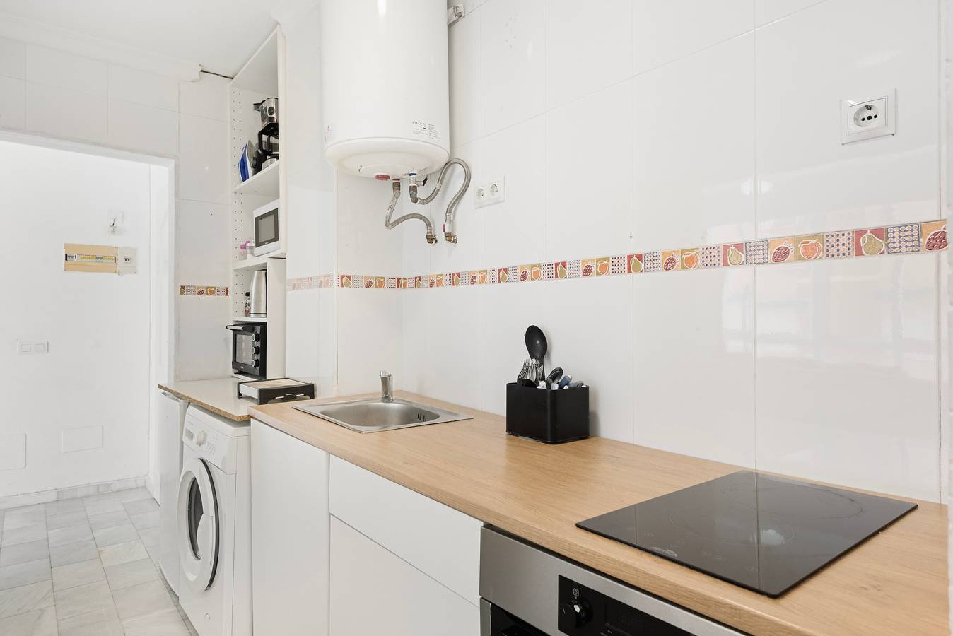 Apartamento entero, Casa de vacaciones 'Ciara' con Wi-Fi y aire acondicionado in Málaga Centro, Málaga