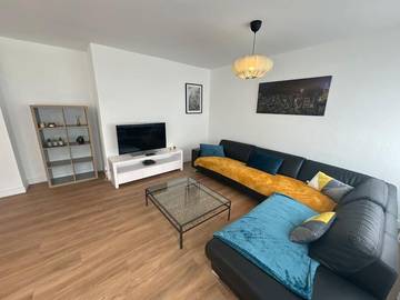 Gîte pour 6 personnes, avec jardin à Décines-Charpieu