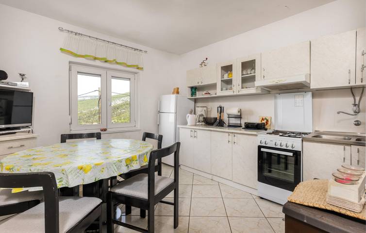 Ganze Ferienwohnung, Gemütliche Ferienwohnung am Meer mit Terrasse und moderner Ausstattung in Beach Kalić, Sveti Juraj