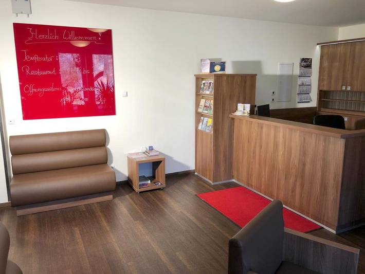 Hotel, mit Terrasse und Sauna sowie Ausblick in Isenbüttel - 2