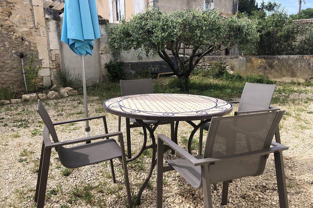 Semi-detached + enclosed exterior. Animals ok! in Pont-Saint-Esprit, Nimes und Umgebung
