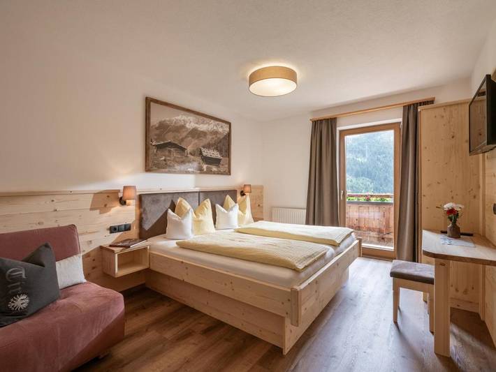 Ferienwohnung für 7 Personen, mit Balkon und Terrasse sowie Garten und Ausblick