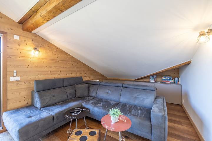 Entire apartment, Apartment 'Le Carlinaston' with Mountain View, Balcony and Wi-Fi in Samoëns, Bonneville region