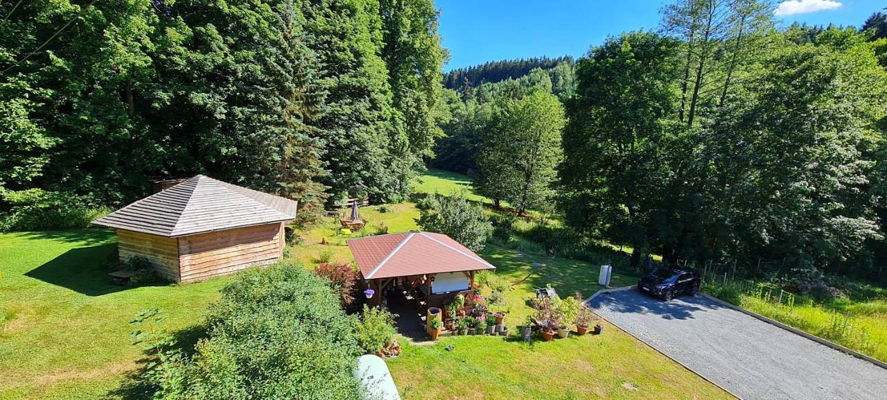 Ganze Wohnung, Gästehaus Hirschstein - Hochwertige Ferienwohnung in sehr ruhiger Lage direkt am Fluss Göltzsch in Reichenbach, Chemnitz und Umgebung