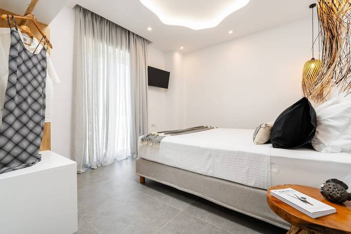 Location de vacances pour 8 personnes, avec Vue sur l’océan et Balcon ainsi que Terrasse et Jardin dans Agia Anna - 4