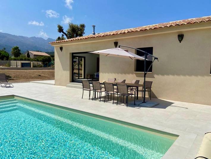 Location de vacances pour 8 personnes, avec jardin ainsi que vue et piscine à Occhiatana - 3