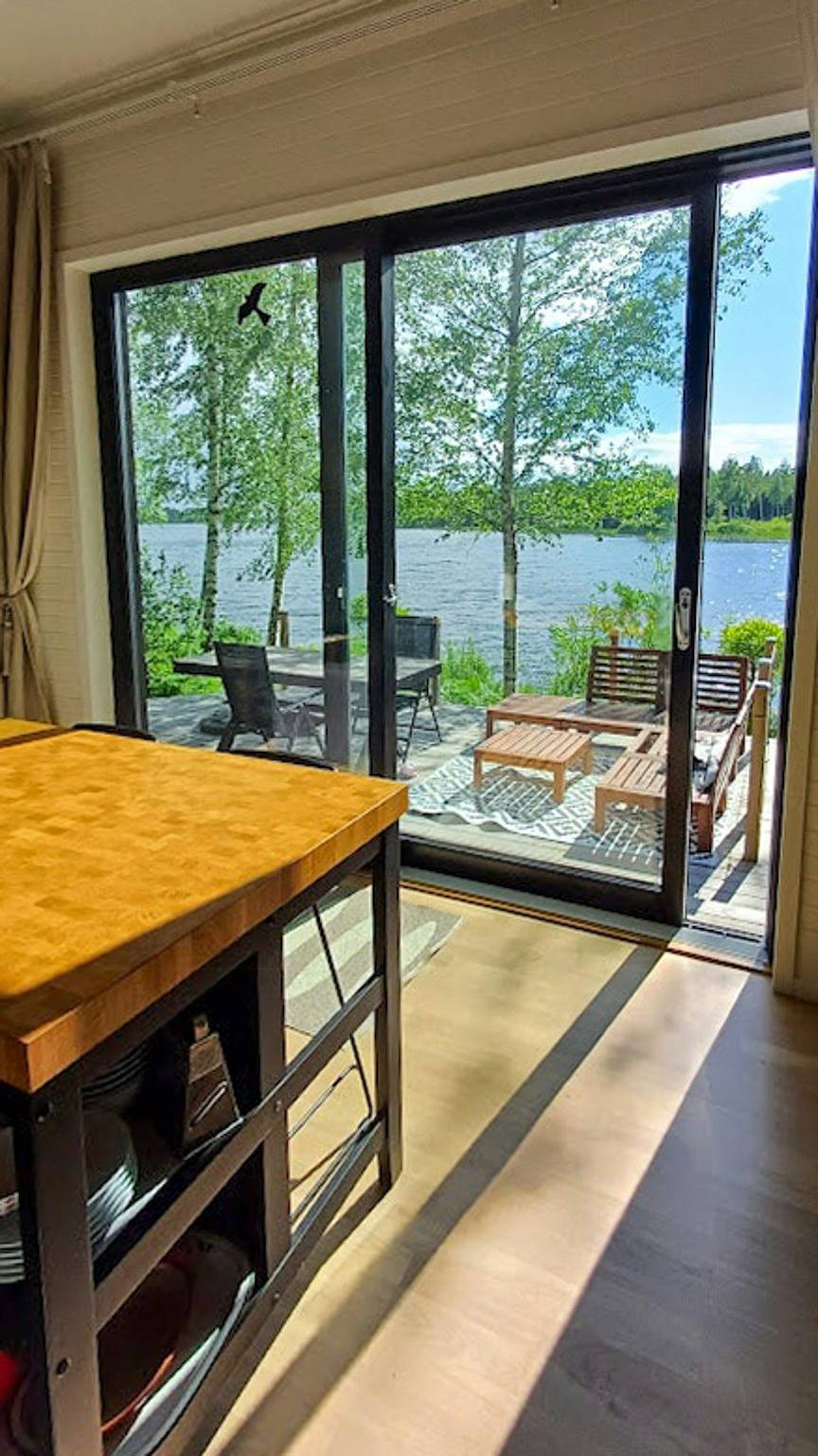 Cottage with lake view and boating on Lake Storsjön in Gästrikland
