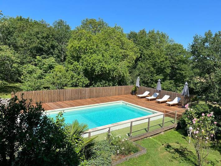 Appartement de vacances pour 4 personnes, avec piscine ainsi que vue et jardin