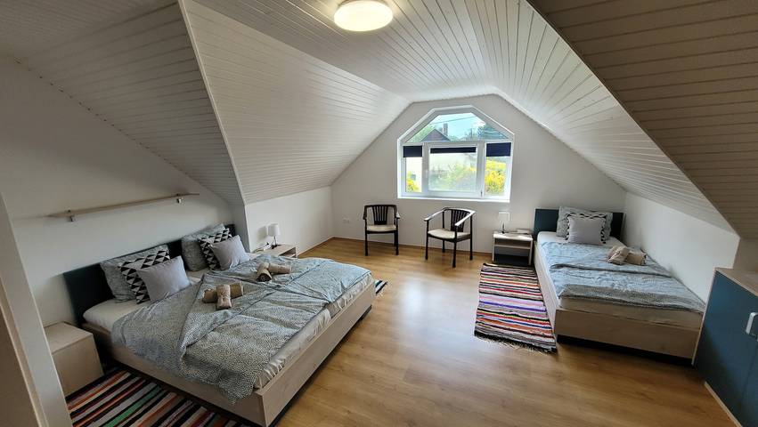 Ferienhaus für 17 Personen, mit Balkon und Whirlpool sowie Garten und Pool in Westtransdanubien