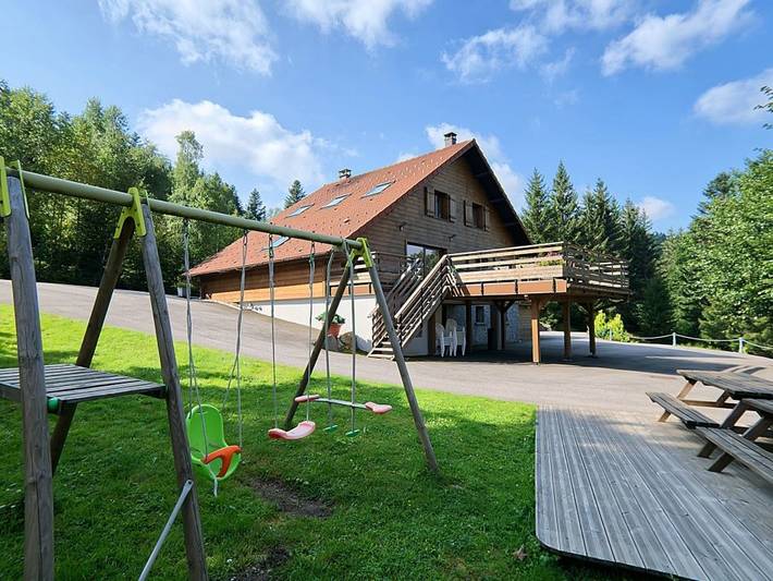 Gîte pour 15 personnes, avec Terrasse ainsi que Jardin et Sauna