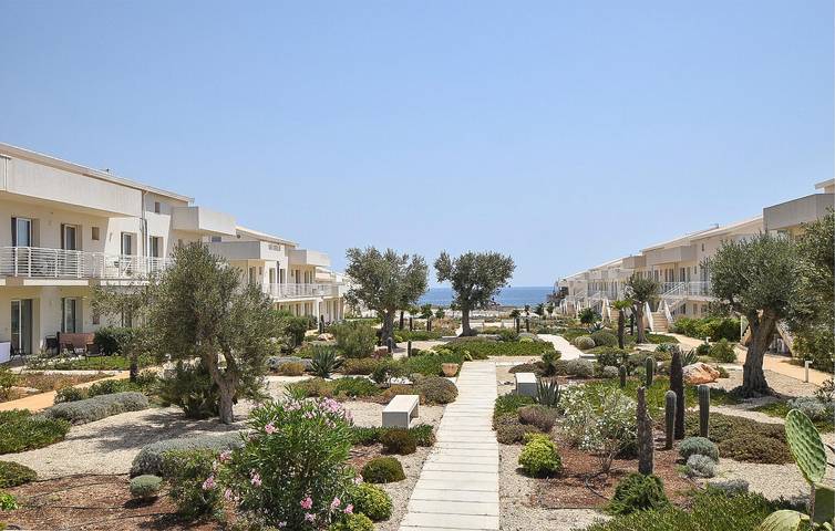 Ganze Ferienwohnung, Meerblick-Apartment mit Pool, Parkplatz, Terrasse 300m von Spiaggia Calafarina in Marzamemi, Pachino