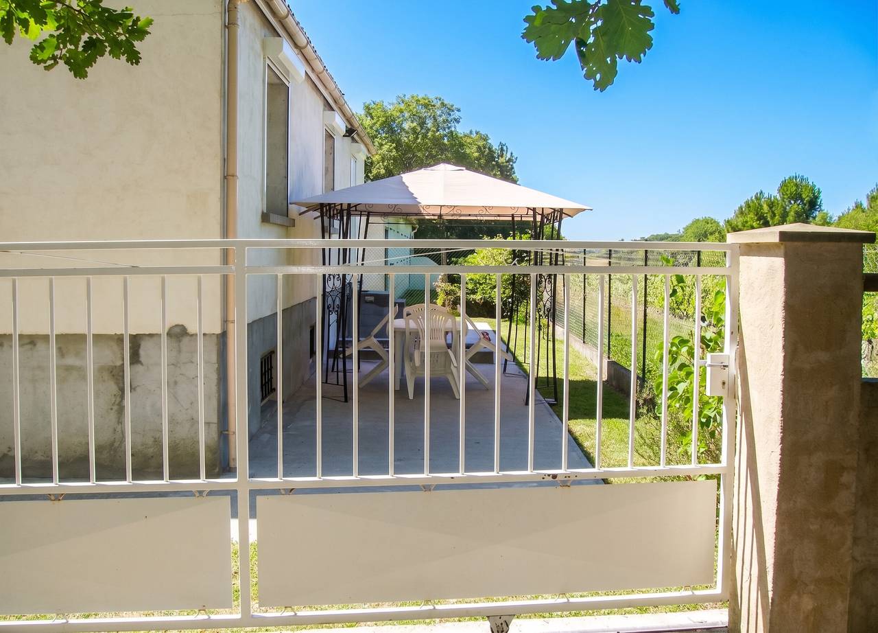 Appartement entier, Appartement charmant à Breuillet avec jardin spacieux in Breuillet, Côte de Beauté