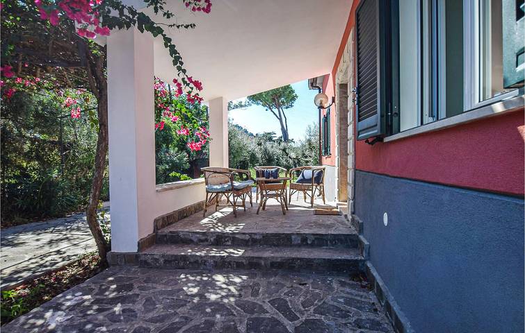 Acogedor apartamento de 120 m2 con aparcamiento, aire acondicionado, terraza y playa cerca in Santa Maria di Castellabate, Castellabate