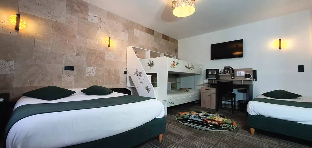 Camping pour 6 personnes, avec piscine ainsi que vue et terrasse, animaux acceptés dans l' Ain - 3