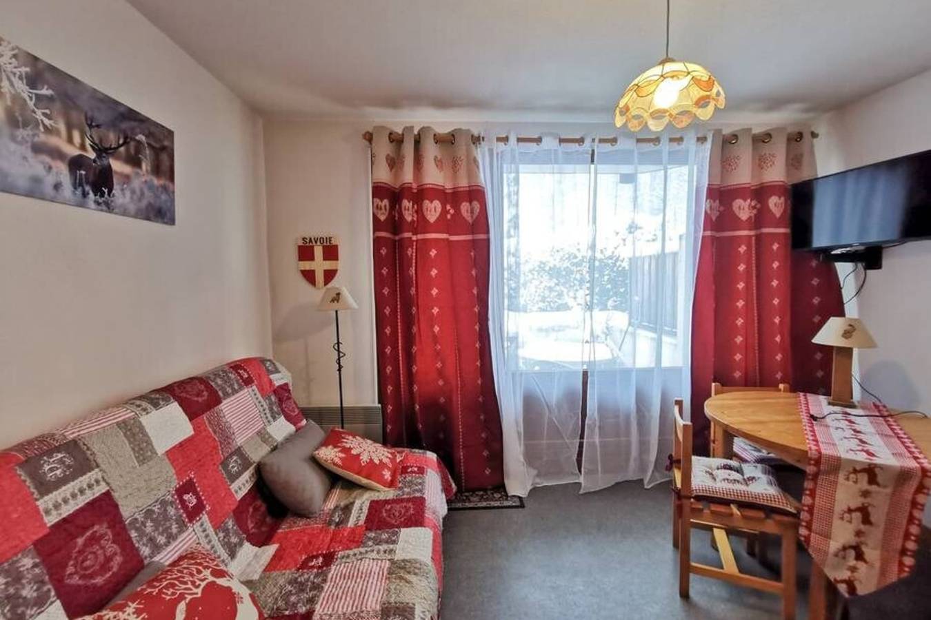 Appartement entier, Appartement familial au pied des pistes - Piscine été in La Féclaz, Les Déserts