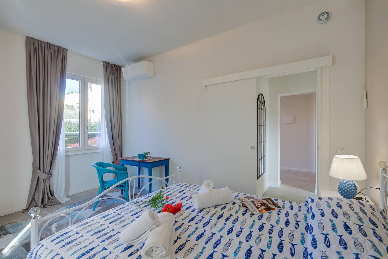 Ganze Wohnung, La Maison Fleurie Appartamento Glicine 2Br Walk Beach in Spiaggia Desenzanino (Desenzano del Garda), Desenzano del Garda