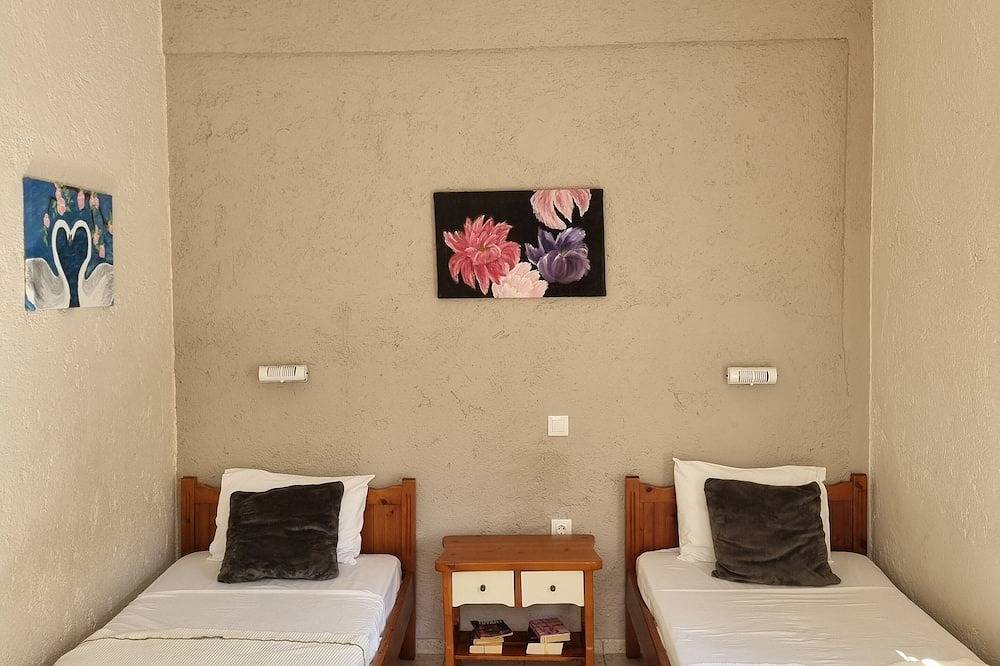 Central apartment just across the beach! in Plakias, Rethymno en omgeving