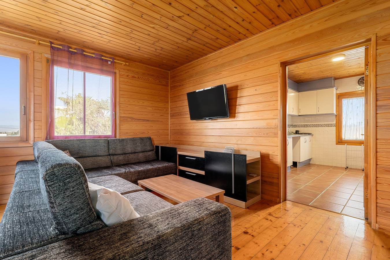 Chalet 'La Casa De Clara Y Roger' with Shared Terrace, Balcony and Wi-Fi in Sant Jaume d'Enveja, Ebro Delta