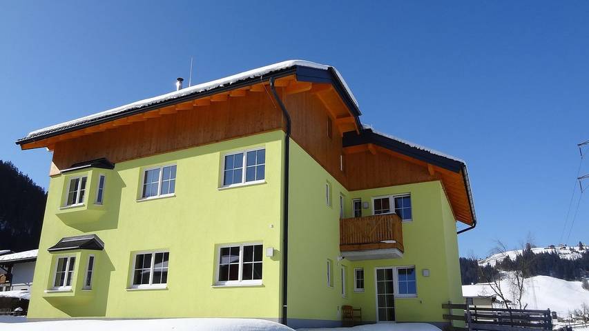 Ferienwohnung für 4 Personen, mit Whirlpool und Garten sowie Pool und Sauna in Altenmarkt im Pongau