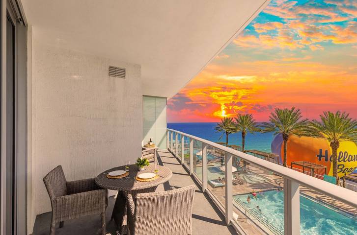 Vacation rental for 3 people, with terrace and pool in Hallandale Beach