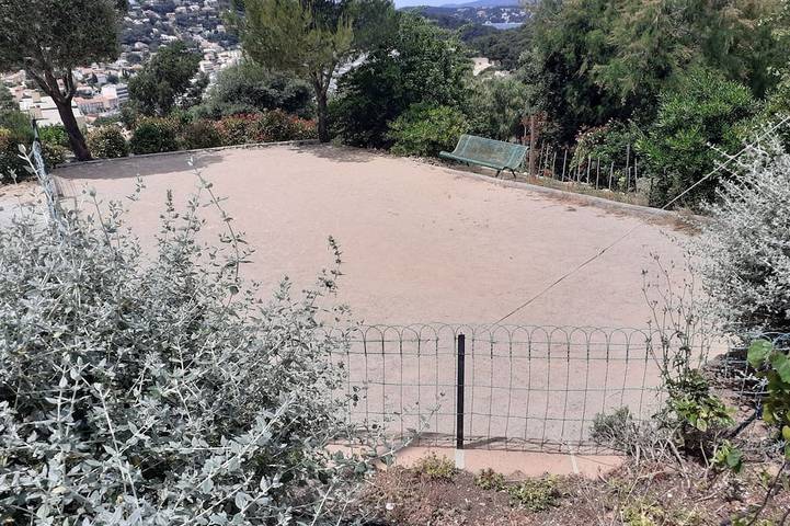 Ganze Wohnung, Studio 17 m2 Meerblick! https: // youtu. sein / isMnGXHmdgs in Saint-Mandrier-sur-Mer, Mittelmeerküste (Frankreich)