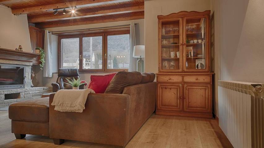 Vacation rental for 4 people, with Balcony and View in Les