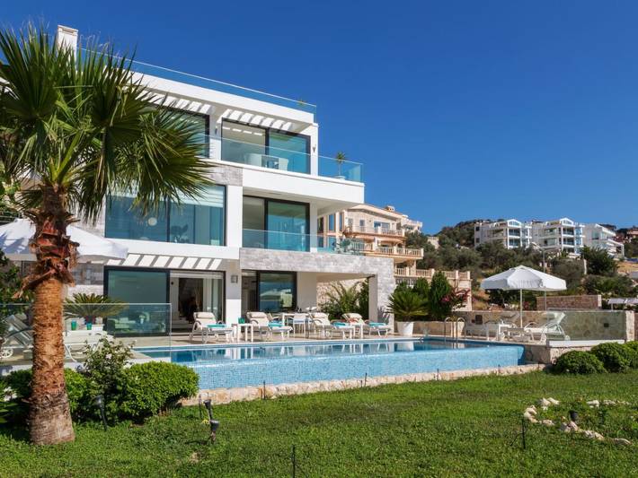 Vakantiehuis voor 8 personen, met zwembad en balkon in Kalkan