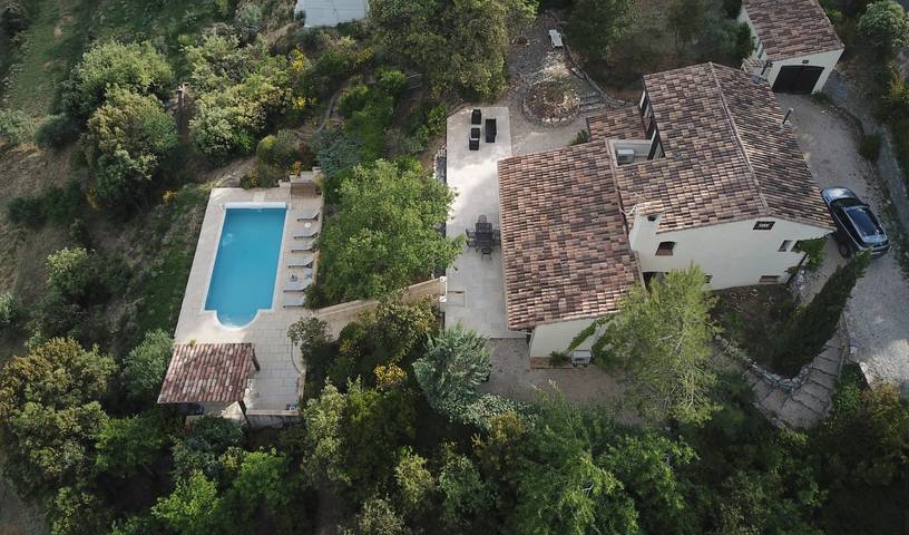 Villa pour 6 personnes, avec jardin et piscine ainsi que terrasse et vue sur le lac, animaux acceptés - 1