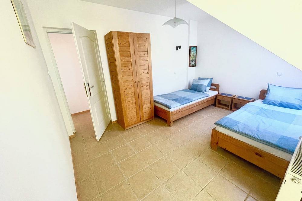 Ganze Wohnung, Spacious apartment with pool, panoramic view, garden in Kápolnásnyék, Gárdonyi járás