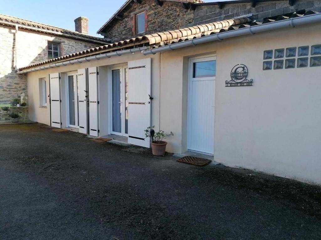 Double Room with Private Bathroom in Les Essarts, Vallée de la Loire