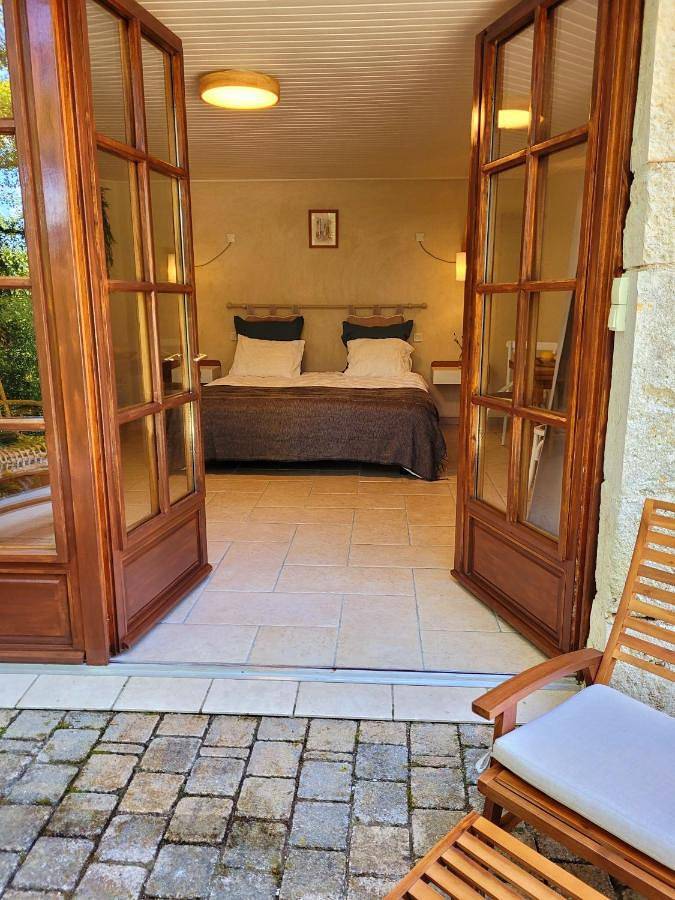 Location de vacances pour 2 personnes, avec vue ainsi que piscine et jardin, animaux acceptés à Flaugnac - 4