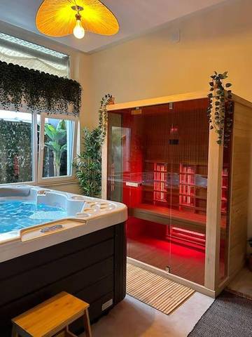 Gîte pour 2 personnes, avec sauna ainsi que terrasse et jacuzzi dans Marcinelle