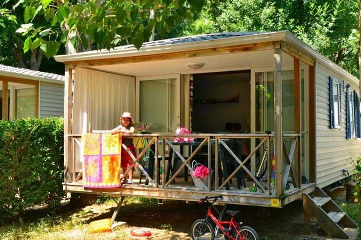 Camping pour 4 personnes, avec bassin pour enfant
