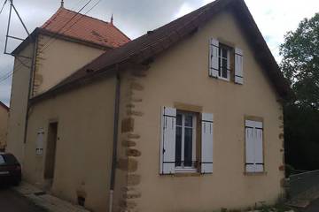 Gîte pour 10 personnes, avec jardin à Charolles
