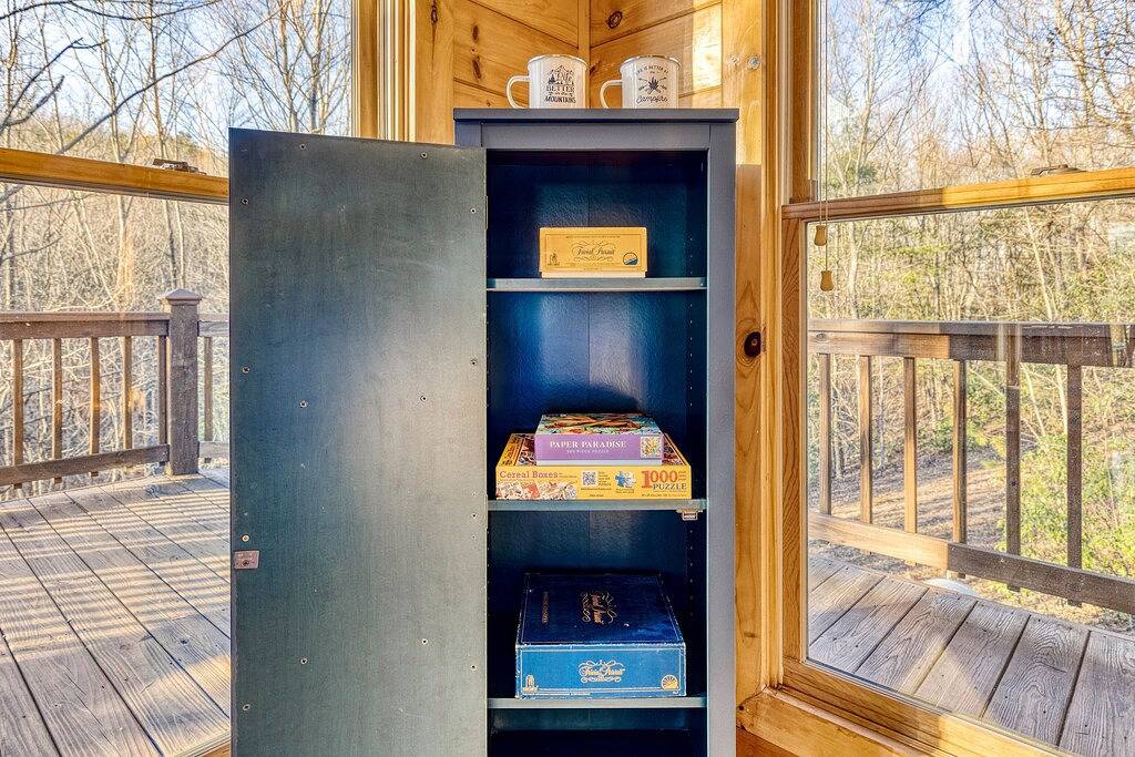 Amazing Foliage Views + Mountain View + Hot Tub + Fire Pit + Wrap-around Deck in Chattahoochee National Forest