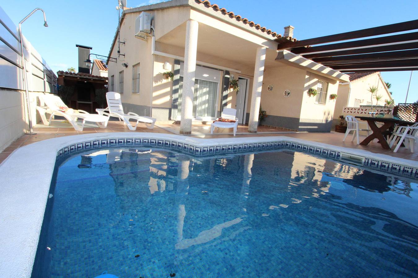 Casa Riu Avall ,I deal fuer Ihren Urlaub am Meer, Witi gratis, optional Klimaanlage, Privatpool, Hunde erlaubt, Hundestrand in Riumar, Delta de l'Ebre