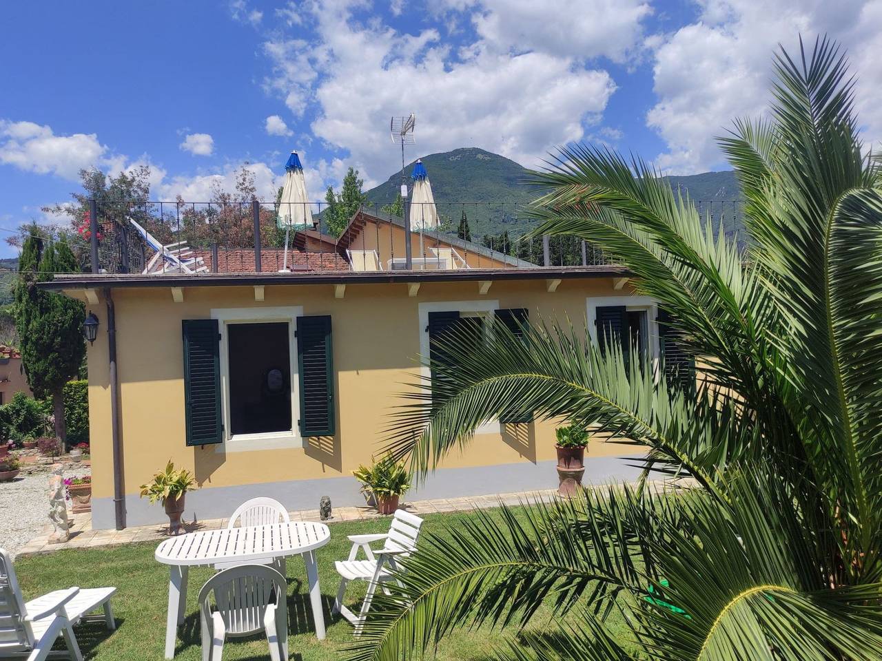 Villa mit schönem Gartne und Sonnenterrasse in Camaiore (Toscana), Riviera Toscana
