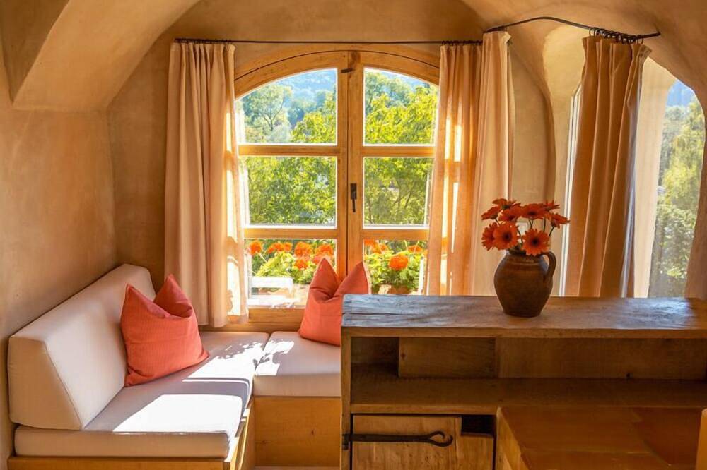 Ferienwohnung Grafenstubn im Turm zu Schloss Schedling nahe dem Chiemsee in Trostberg, Landkreis Traunstein