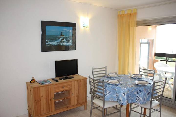 Gîte pour 4 personnes, avec jardin ainsi que vue et balcon, animaux acceptés dans Plage de La Birochère - 3